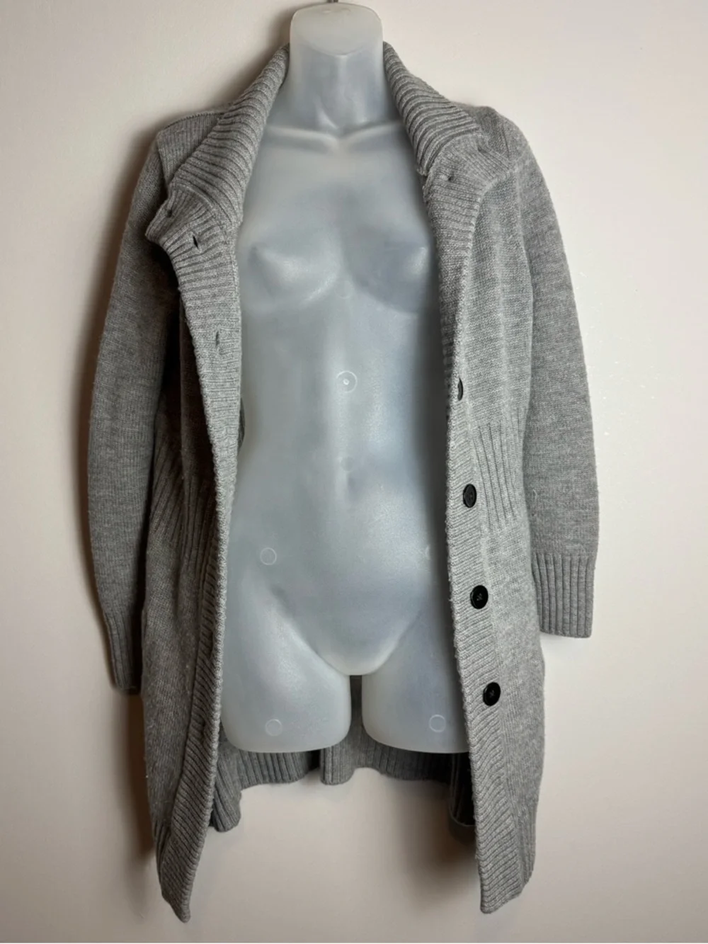 Banana Republic 100% Merino Wool Long Line Button Up Sweater Cardigan Size M - Picture 2 of 10